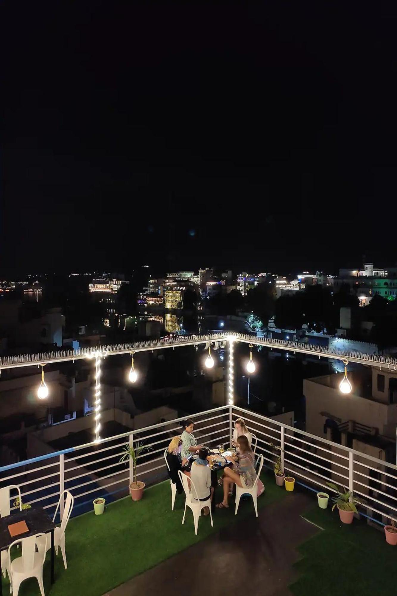 אודייפור Hotel Lake Bridge מראה חיצוני תמונה